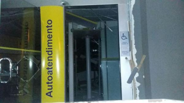 PM procura bando respons&aacute;vel por assalto a ag&ecirc;ncia banc&aacute;ria em Itaueira.(Imagem:Delio Ara&uacute;jo)