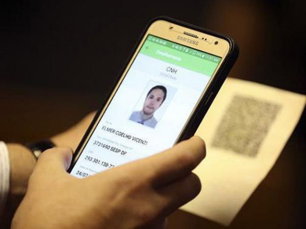 Detran inicia processo de implementação da CNH Digital