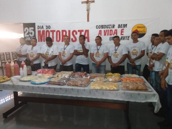  Dia do motorista &eacute; celebrado com homenagens e caf&eacute; da manh&atilde; no Armaz&eacute;m Para&iacute;ba.(Imagem:FlorianoNews)