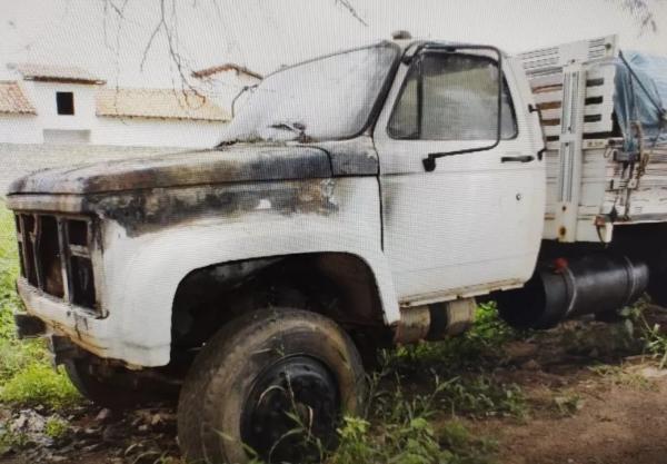 Homem é indiciado por atear fogo no carro do ex-patrão por vingança em Picos, no Sul do Piauí