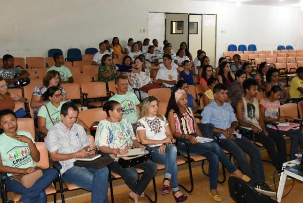 SEMDAS realiza capacitação e apresenta novo programa social em Floriano