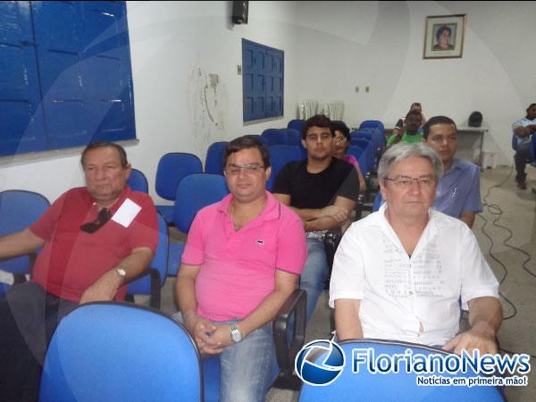Reuni&atilde;o debate proibi&ccedil;&atilde;o de menores em festas.(Imagem:FlorianoNews)