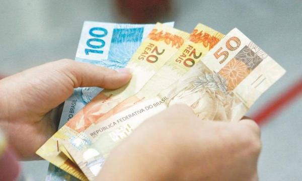 Governo vê inflação maior neste ano; salário mínimo deve subir mais em 2021, para R$ 1.087,84