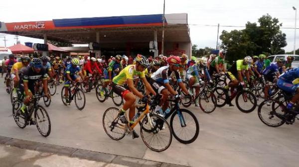1&deg; Tour Bar-S&atilde;o agita a cidade de Bar&atilde;o de Graja&uacute;.(Imagem:FlorianoNews)