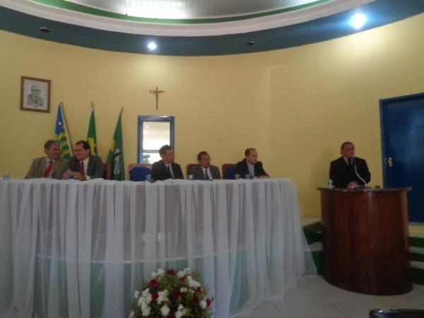 Vereador Carlos Antônio toma posse como presidente da Câmara de Floriano