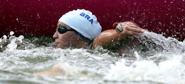 Depois de 7&ordm; lugar na maratona aqu&aacute;tica feminina em Pequim, Poliana Okimoto foi desclassificada em Londres. Atleta segue firme na busca por in&eacute;dito ouro ol&iacute;mpico.(Imagem:Satiro Sodr&eacute; / Agif)