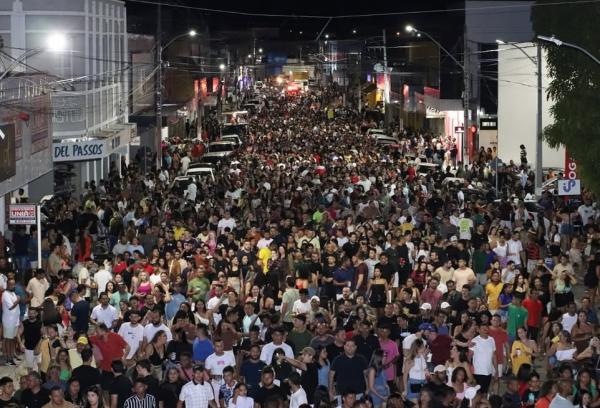 128 anos de Floriano são celebrados com shows e arrastão
