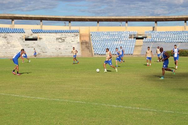 Altos faz treino de reconhecimento no Albertão antes de jogo contra o Icasa