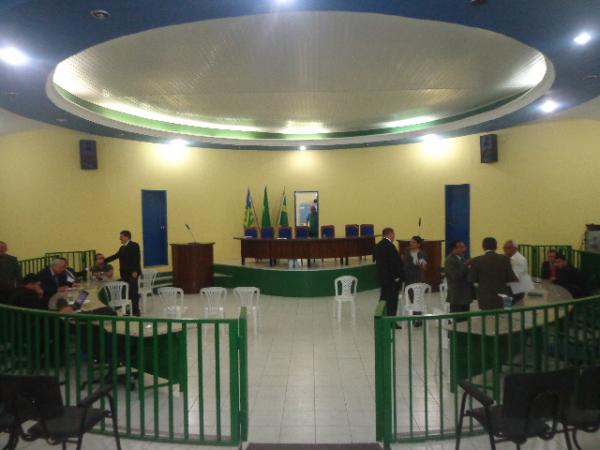 Por falta de qu&oacute;rum Audi&ecirc;ncia P&uacute;blica &eacute; adida na C&acirc;mara Municipal.(Imagem:FlorianoNews)
