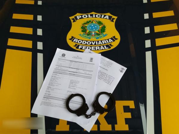 Em Floriano PRF cumpre mandado de prisão e prende homem foragido da Justiça do DF