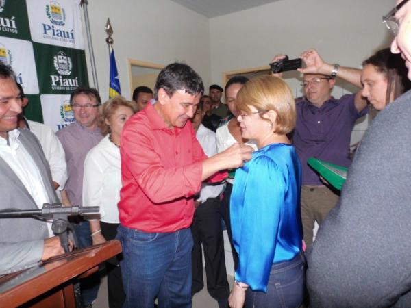 Wellington Dias inaugura novas instala&ccedil;&otilde;es da Delegacia Regional de Floriano.(Imagem:FlorianoNews)
