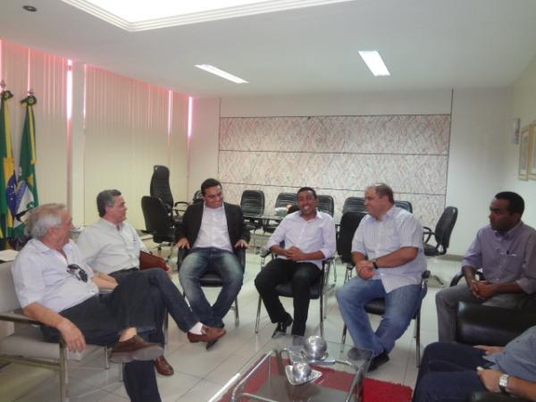 Equipes de transi&ccedil;&atilde;o de governo se reuniram em Floriano.(Imagem:FlorianoNews)