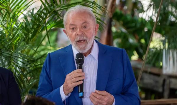 "Não podemos nos conformar com homens matando mulheres", diz Lula