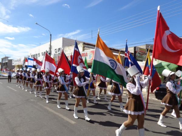 Desfile marca abertura de comemora&ccedil;&otilde;es pelos 45 anos do Col&eacute;gio Industrial.(Imagem:FlorianoNews)