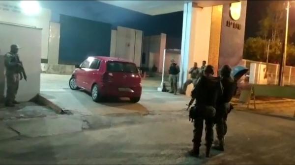 Professora raptada por aluno se afasta de aulas; escola diz que aluno não será expulso