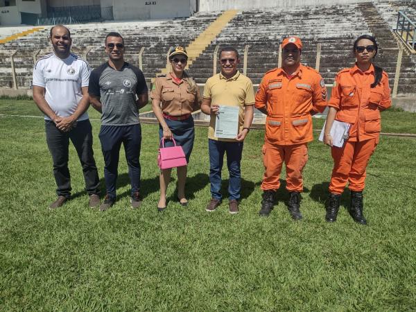 Corpo de Bombeiros realiza vistoria no Estádio Tiberão, em Floriano