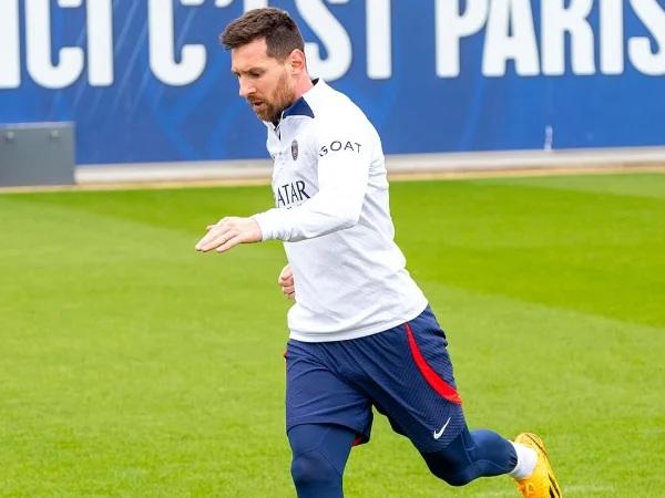 Após suspensão, Messi retoma treinos sem equipe e com futuro indefinido
