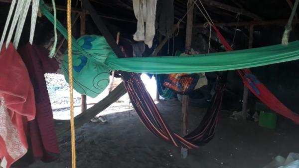Trabalhadores dormiam em redes cobertas apenas por uma lona de pl&aacute;stico, em fazenda do Piau&iacute;.(Imagem:Divulga&ccedil;&atilde;o)