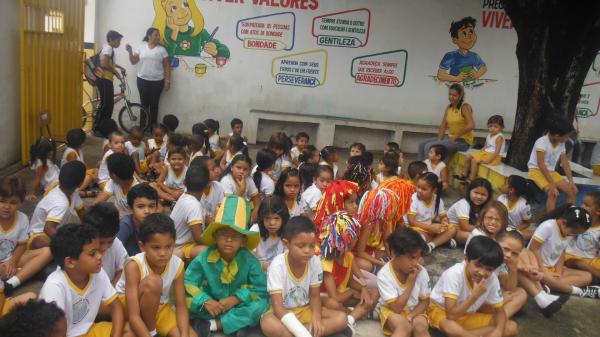 Escola Mega de Floriano celebra as datas comemorativas do mês de abril