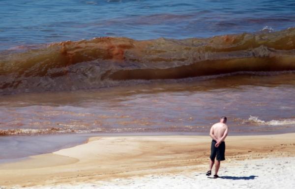 Combate a vazamento est&aacute; amea&ccedil;ado por tempestade que se dirige ao golfo do M&eacute;xico(Imagem:Do R7)