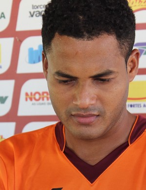 Sem adversário para estreia, River-PI fecha elenco após apresentar meia