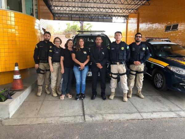 PRF em conjunto com o MPPI e Conselho Tutelar realiza campanha educativa em Floriano