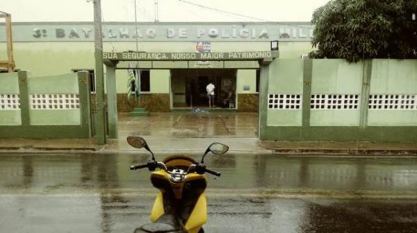 Homem é detido ao tentar invadir residência no centro de Floriano