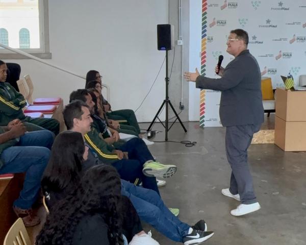 Estudantes piauienses participam de palestra em Lisboa sobre oportunidades de estudos em Portugal.(Imagem:Divulga&ccedil;&atilde;o/ Investe Piau&iacute; em Lisboa)