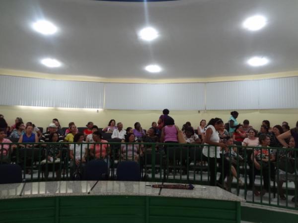Trabalhadores em educa&ccedil;&atilde;o realizam assembleia e discutem precat&oacute;rios em Floriano.(Imagem:FlorianoNews)