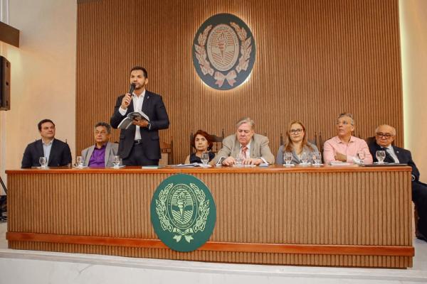 Secretário Washington Bandeira recebe medalha A. Tito Filho da Academia Piauiense de Letras.(Imagem:Divulgação)
