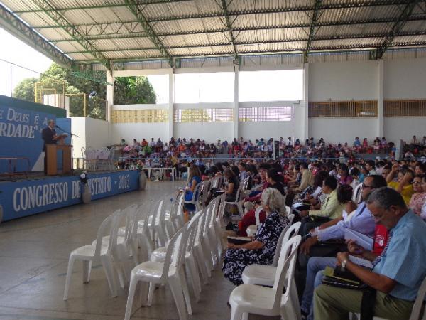 Testemunhas de Jeová se reúnem em Congresso de Distrito