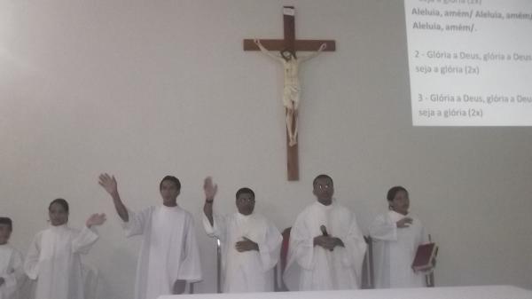 Missa de P&aacute;scoa encerrou Semana Santa com igrejas lotadas em Floriano e Bar&atilde;o de Graja&uacute;.(Imagem:FlorianoNews)