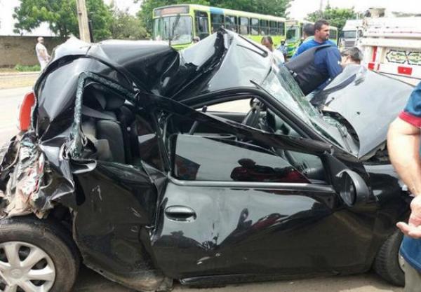 Engavetamento com cinco carros deixa feridos na BR-343
