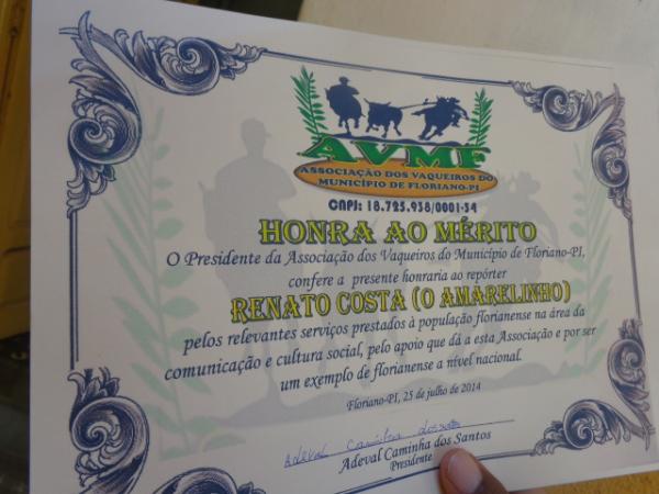 Rep&oacute;rter &eacute; homenageado com Certificado de Honra ao M&eacute;rito.(Imagem:FlorianoNews)