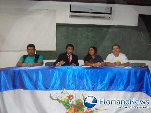 Reuni&atilde;o debate proibi&ccedil;&atilde;o de menores em festas.(Imagem:FlorianoNews)