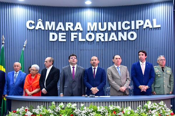 Sessão solene na Câmara de Floriano homenageia personalidades com títulos honoríficos