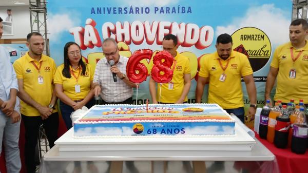  Armaz&eacute;m Para&iacute;ba celebra 68 anos com corte do bolo, promo&ccedil;&otilde;es e festa para clientes em Floriano(Imagem:FlorianoNews)