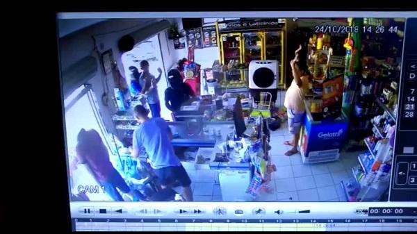 Idosa fica ferida em assalto a comércio em Floriano