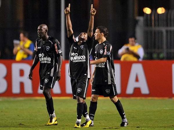 Botafogo vence Atlético-GO, confirma boa fase e chega ao G-4