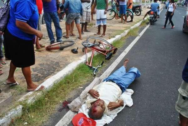 Aposentado &eacute; arremessado em colis&atilde;o entre moto e bicicleta.(Imagem:Divulga&ccedil;&atilde;o)