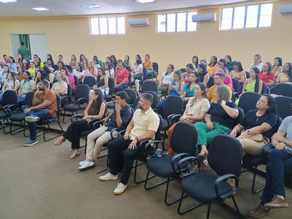 Secretaria Municipal de Saúde de Floriano homenageia Enfermeiros e Técnicos de Enfermagem