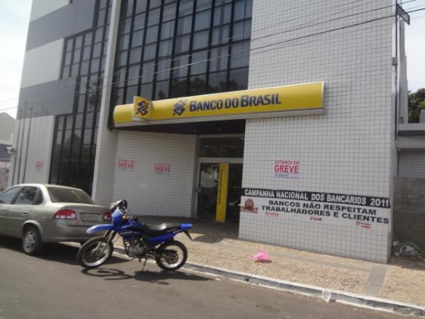 Banc&aacute;rios entram em greve por tempo indeterminado.(Imagem:FlorianoNews)
