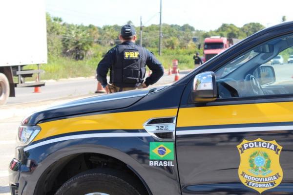 Homem morre após carreta tombar na BR-135, Sul do Piauí