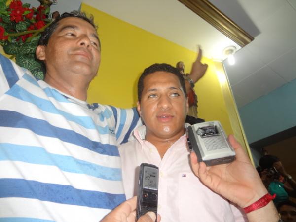 Gleydson Resende vai a igreja agradecer pela vit&oacute;ria em Bar&atilde;o de Graja&uacute;.(Imagem:FlorianoNews)