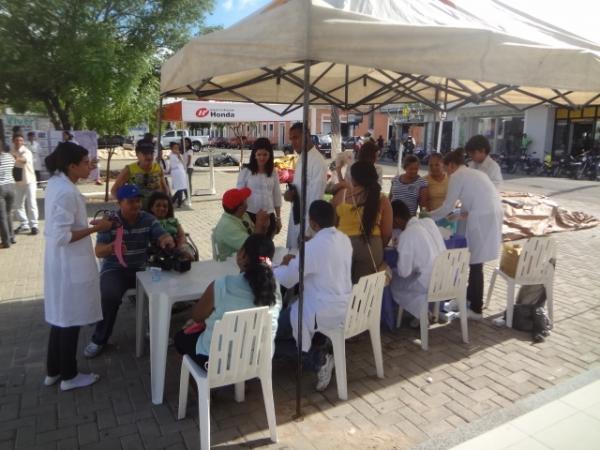 1&ordf; Feira de Sa&uacute;de da UESPI(Imagem:FlorianoNews)