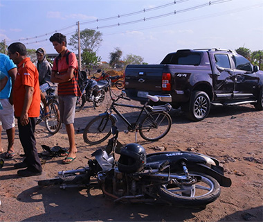 Grávida quebra fêmur em colisão entre moto e carro na BR-316