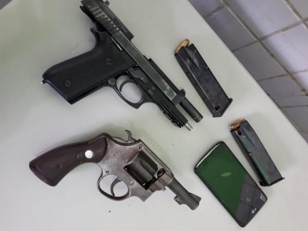 Policial foi preso com uma pistola e um rev&oacute;lver 38.(Imagem:Divulga&ccedil;&atilde;o/PM-PI)