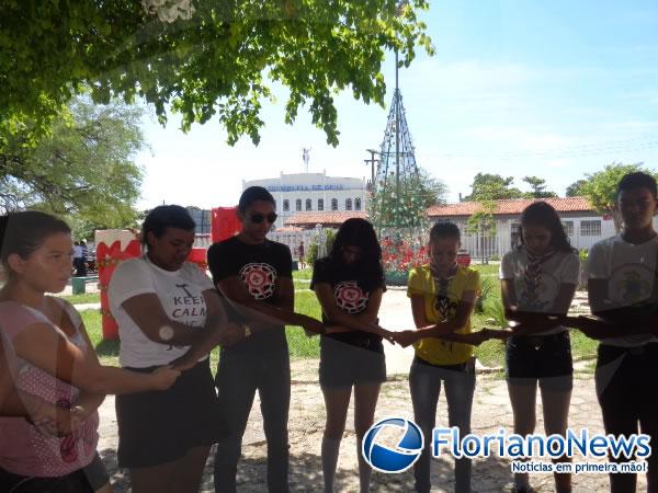 Grupos de jovens realizam campanha de doa&ccedil;&atilde;o de alimentos em Floriano.(Imagem:FlorianoNews)