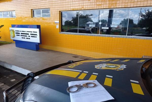 PRF em Floriano prende foragido da justiça do Maranhão pelo crime de tráfico de drogas