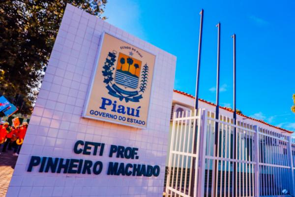 Governo investe R$ 1,1 milhão em escola de tempo integral que passa a oferecer cursos técnicos